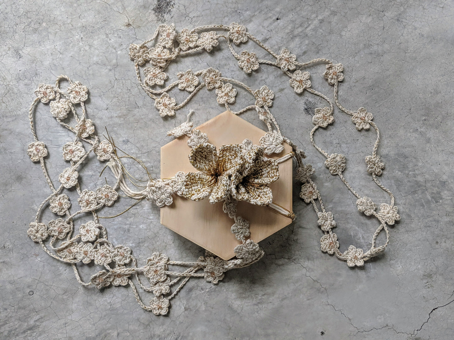 Lazo para bodas de flores 100% algodón y cristal checo