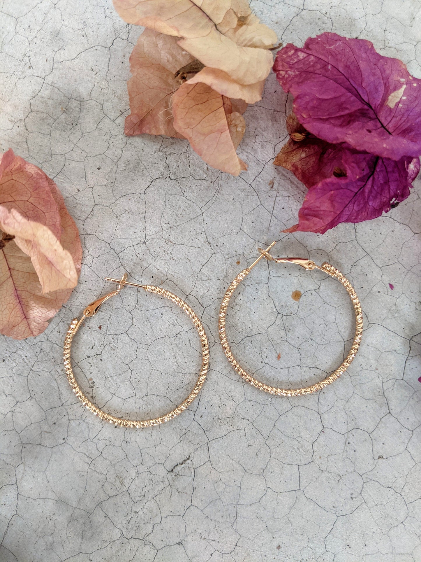 Arete CIRCULAR CON TEXTURA oro diferentes tamaños