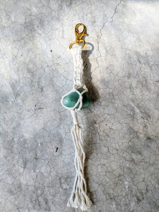 Llavero de cuarzo chico con macramé