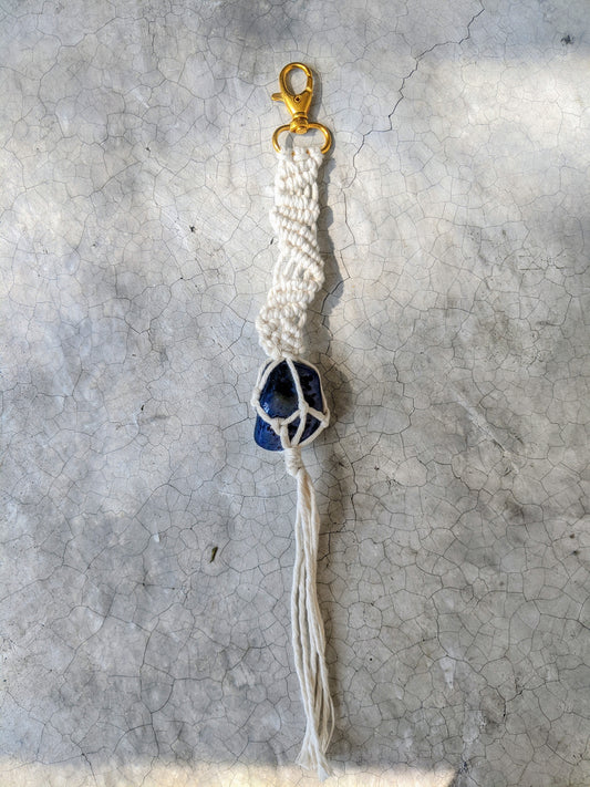 Llavero de cuarzo chico con macramé