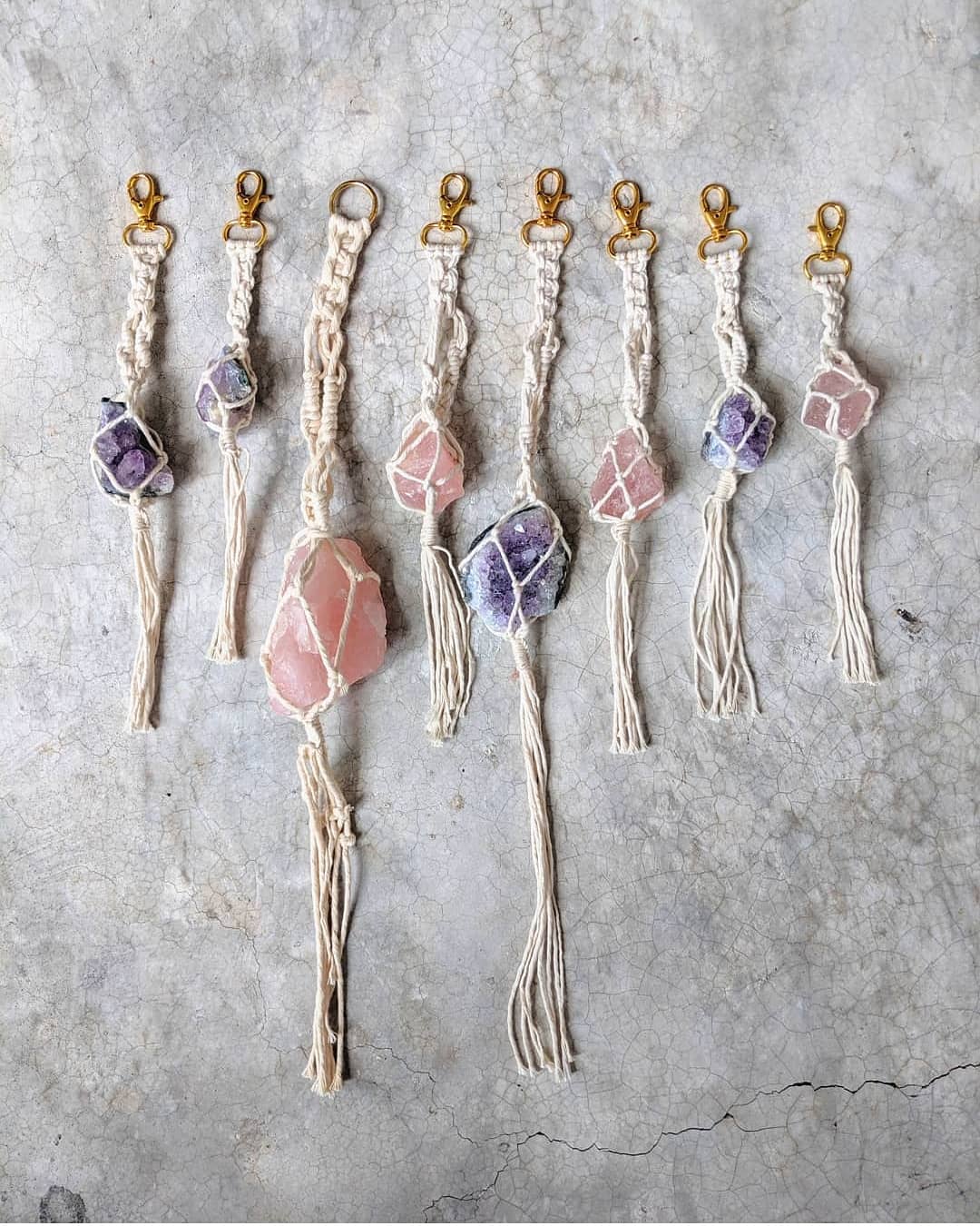 Llavero de cuarzo Grande con macramé