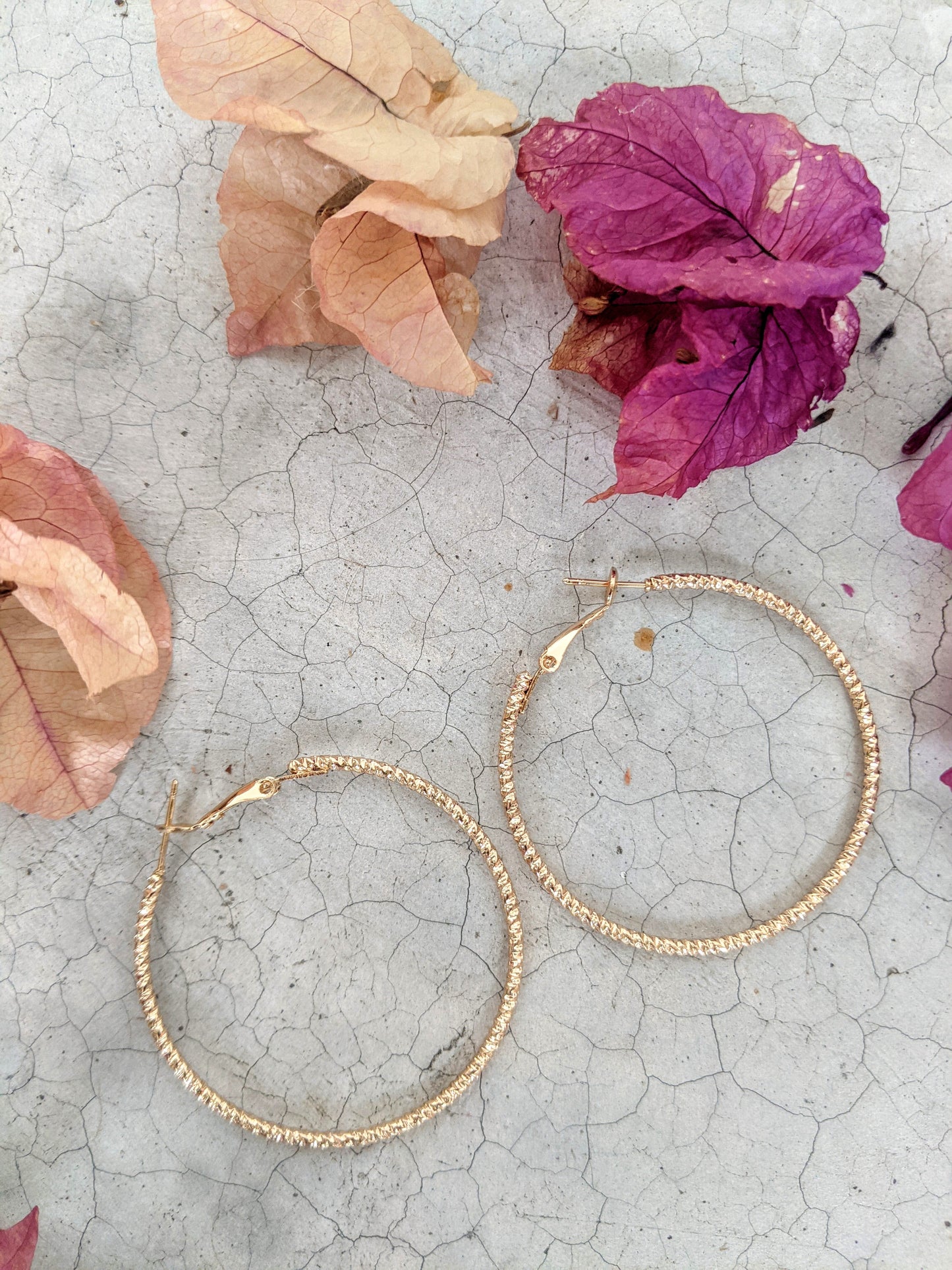Arete CIRCULAR CON TEXTURA oro diferentes tamaños