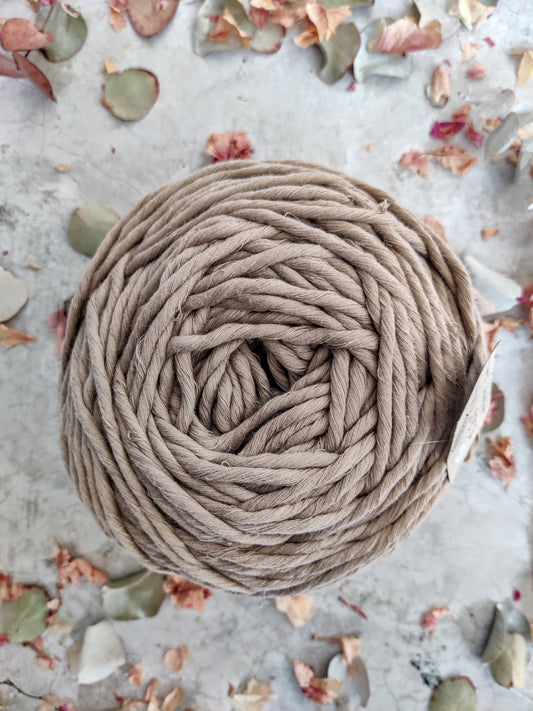 Hilaza Poliester Caqui 1kg